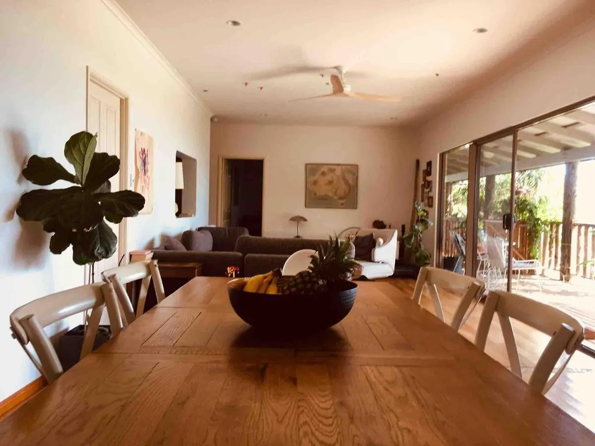 Holiday home The Nest! Villa Cannonvale